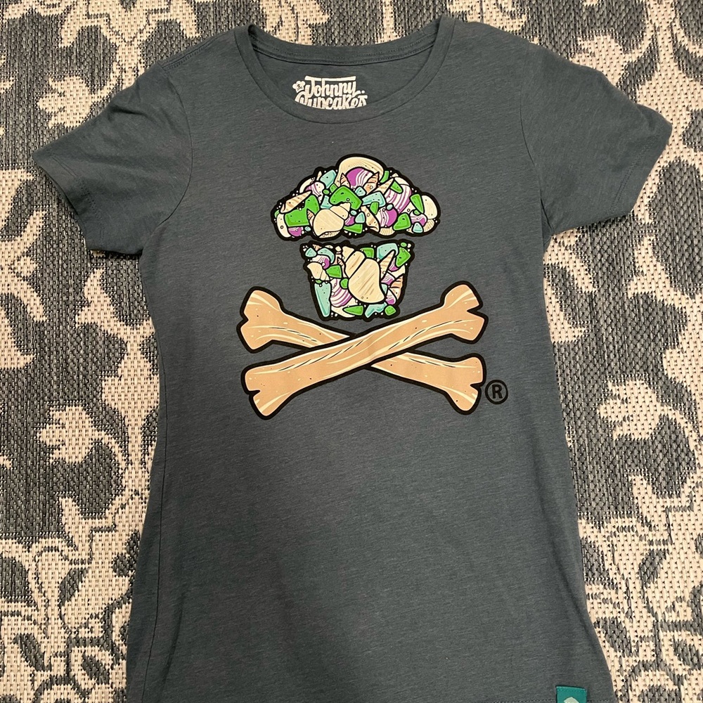 Johnny Cupcakes T shirt